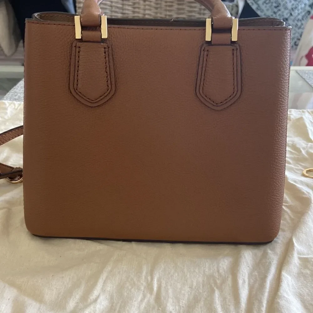 MK Médium Satchel with xbody strap and key card holder marching NWT brown gold